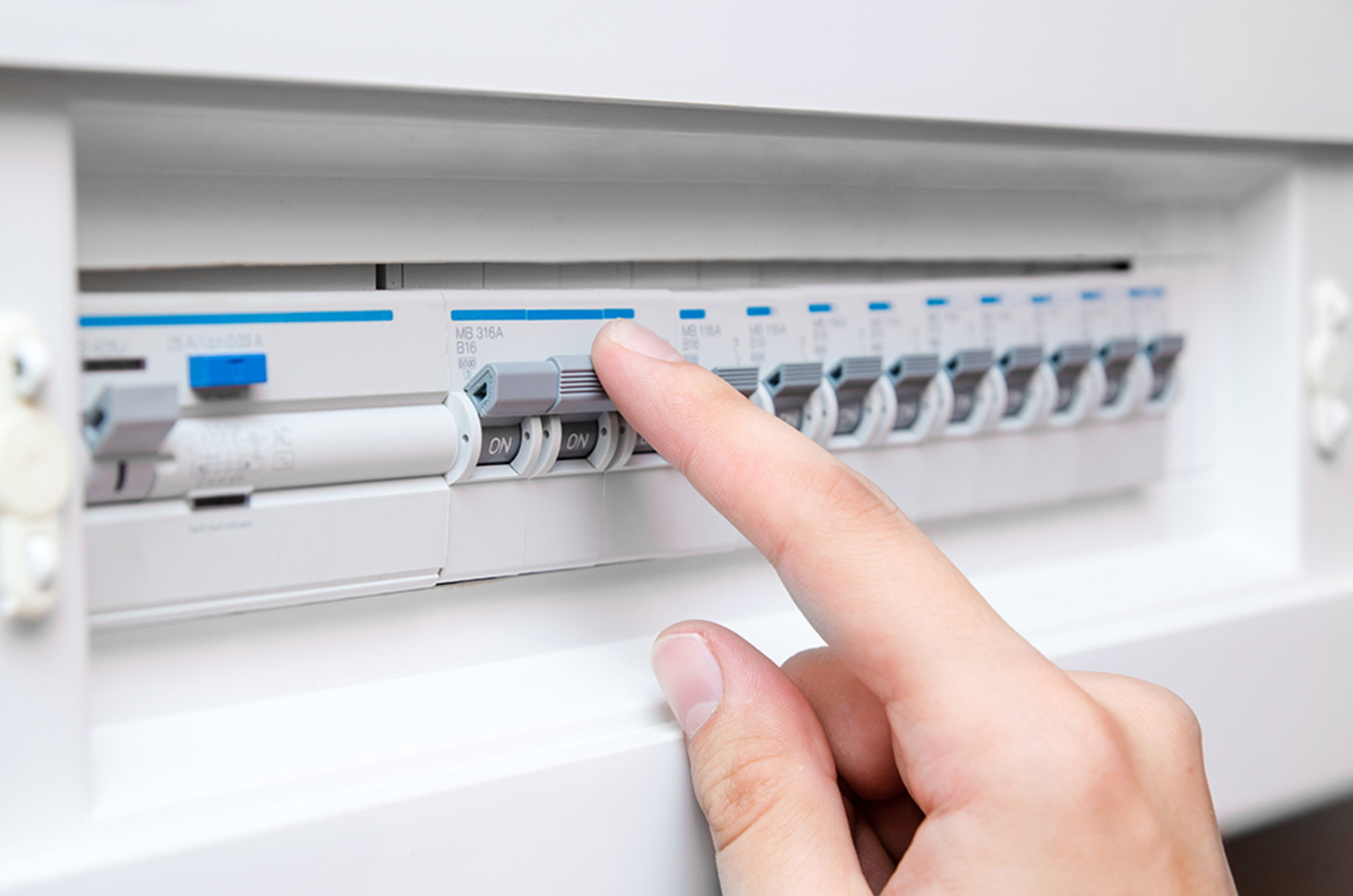 Schalt&shy;schrank&shy;bau bei AMA Elektro in Backnang